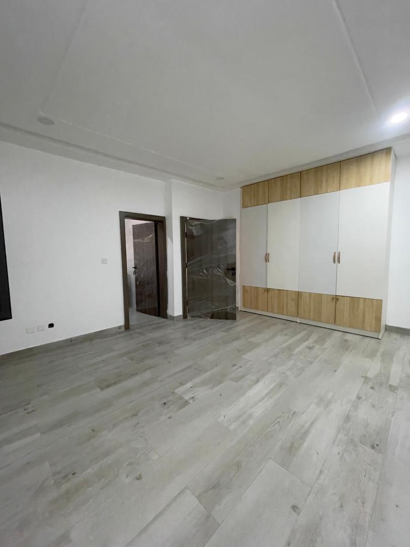 Villa duplex avec piscine en location meublée à Tokoin séminaire – 1.500.000 FCFA