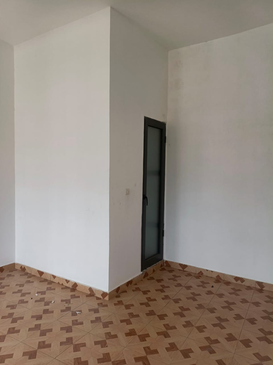 Boutique nouvelle construction à louer à Agbalepedo – 75 000 FCFA