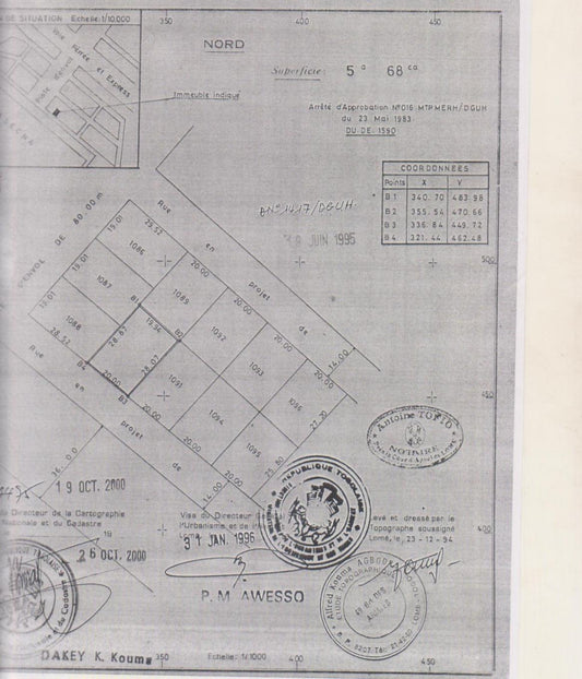 Villa inachevée de plus de 10 chambres en vente au bord des pavés à Kégué – 60 000 000 FCFA