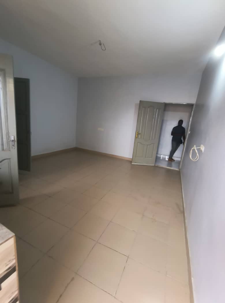Appartement 3 chambres en location à Klikamé – 200 000 FCFA/mois