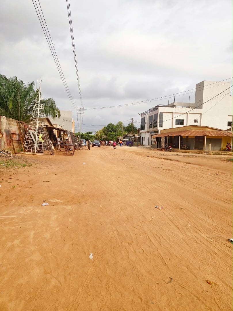 Terrain 1/4 lot de 160 m² en vente à Légbassito en angle de rue – 11.000.000 FCFA