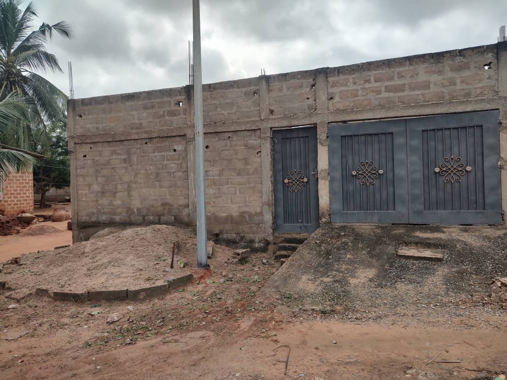 Villa 2 chambres en vente à Attilamonou église catholique – 18 millions FCFA