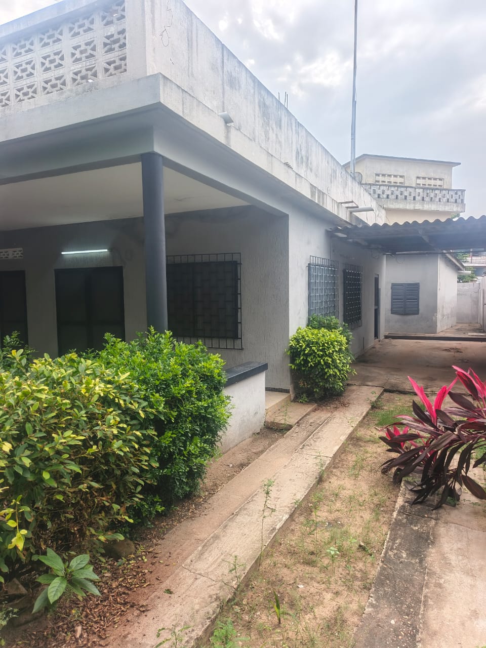 Villa 5 chambres en vente proche du goudron à Tokoin Hôpital – 75 millions FCFA