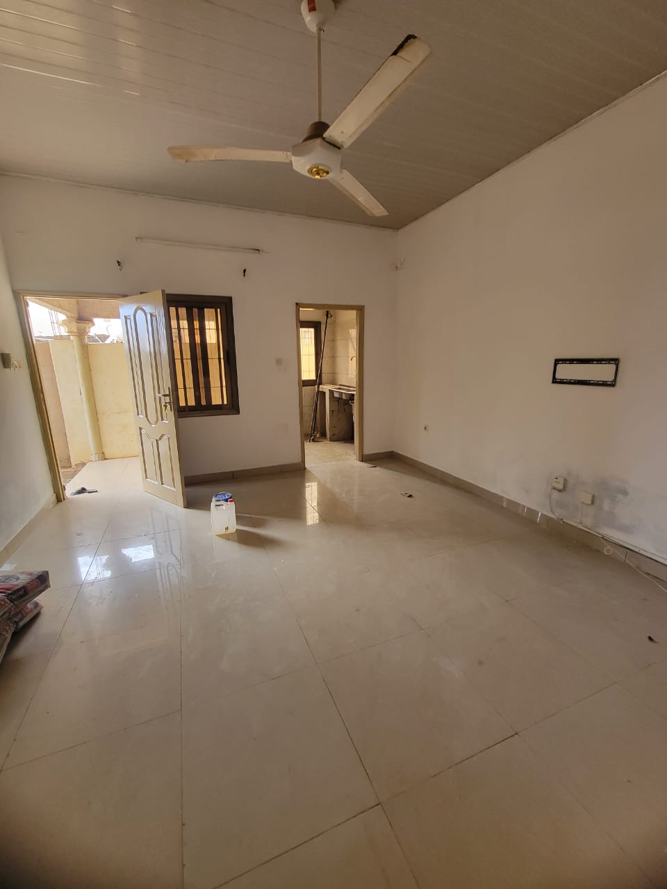 Appartement chambre salon à louer à Avédji Carrefour Y – 70 000 FCFA