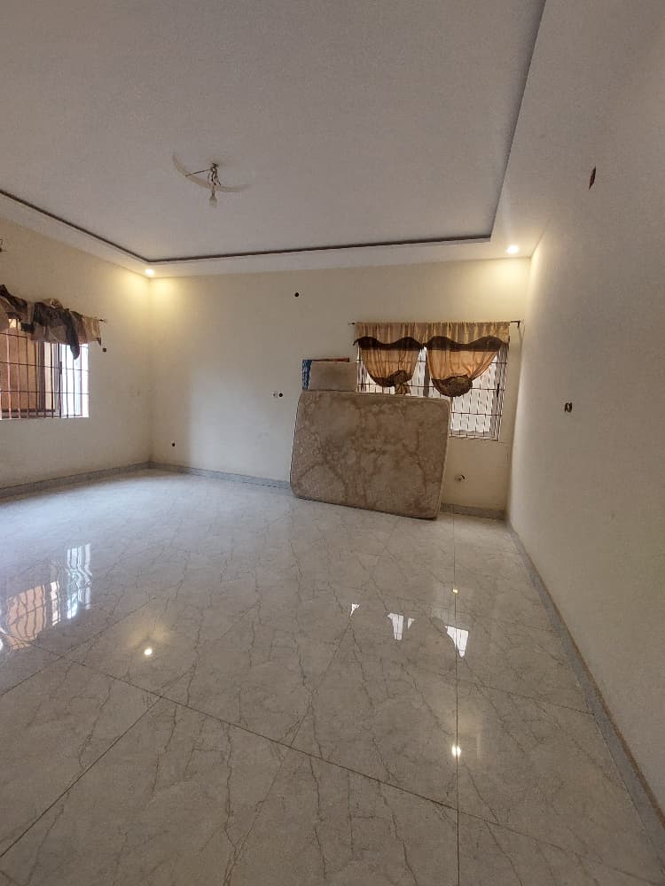 Villa 4 chambres à louer à Agbavi – 200000 FCFA