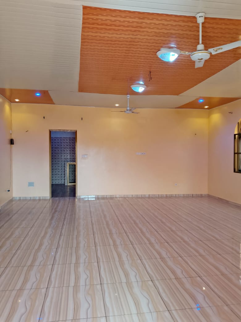 Appartement 4 chambres en location à Agbalepedo – 300 000 FCFA