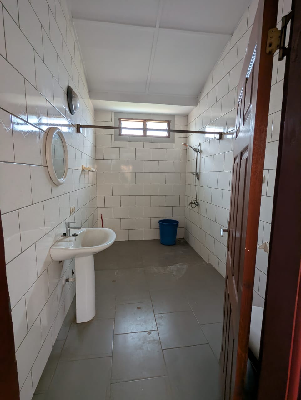 Appartement 3 chambres en location à Adidogomé Sagbado Logoté, proche du goudron – 400000 FCFA