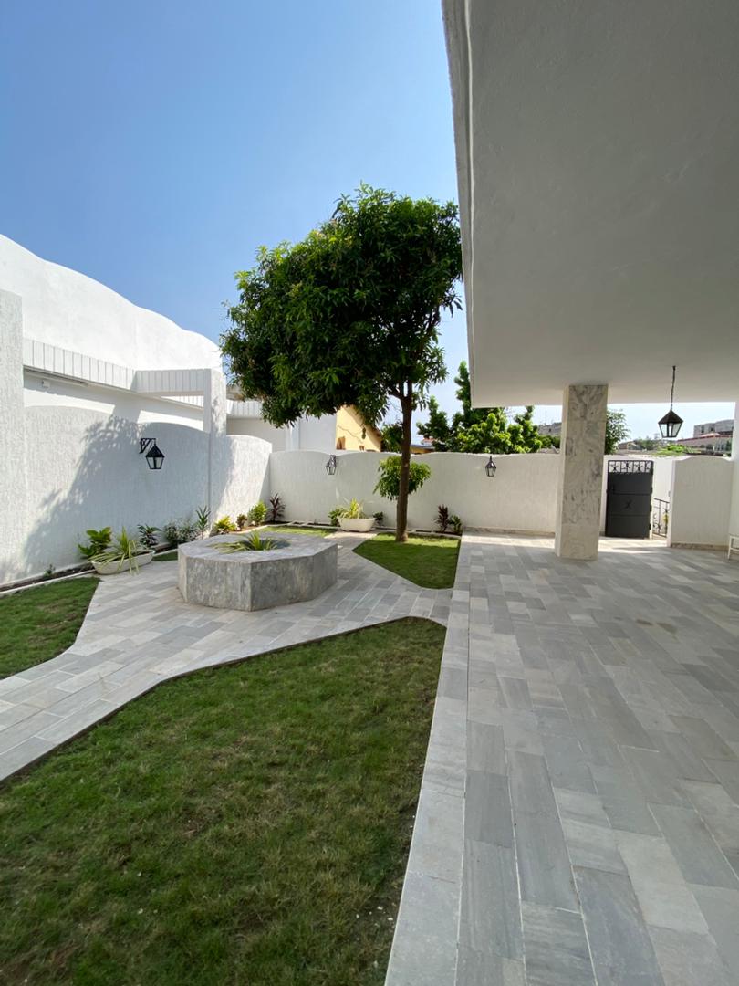 Villa duplex de haut standing à louer à Tokoin près de Sica Toyota – 1 500 000 FCFA/mois