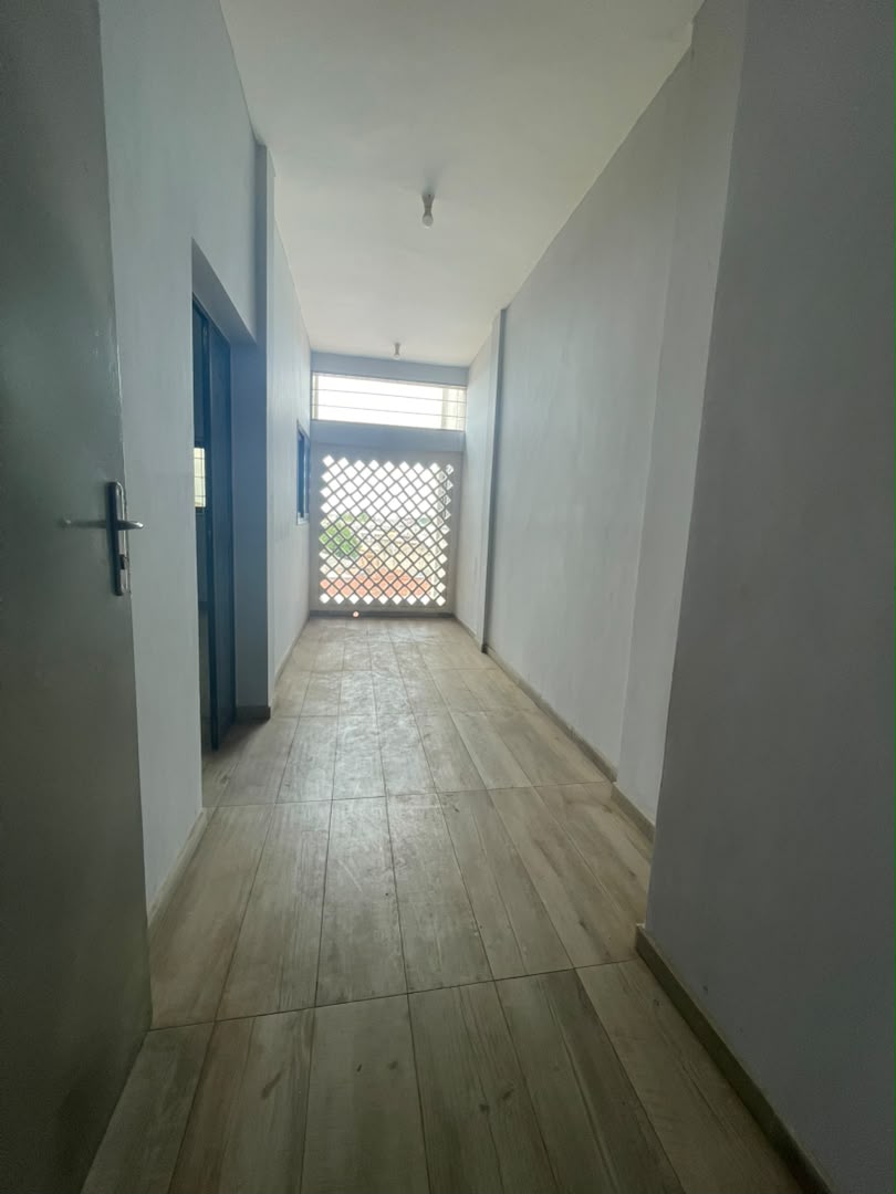 Appartement 3 chambres en location bord du goudron à Avenou Boukarou – 230.000 FCFA