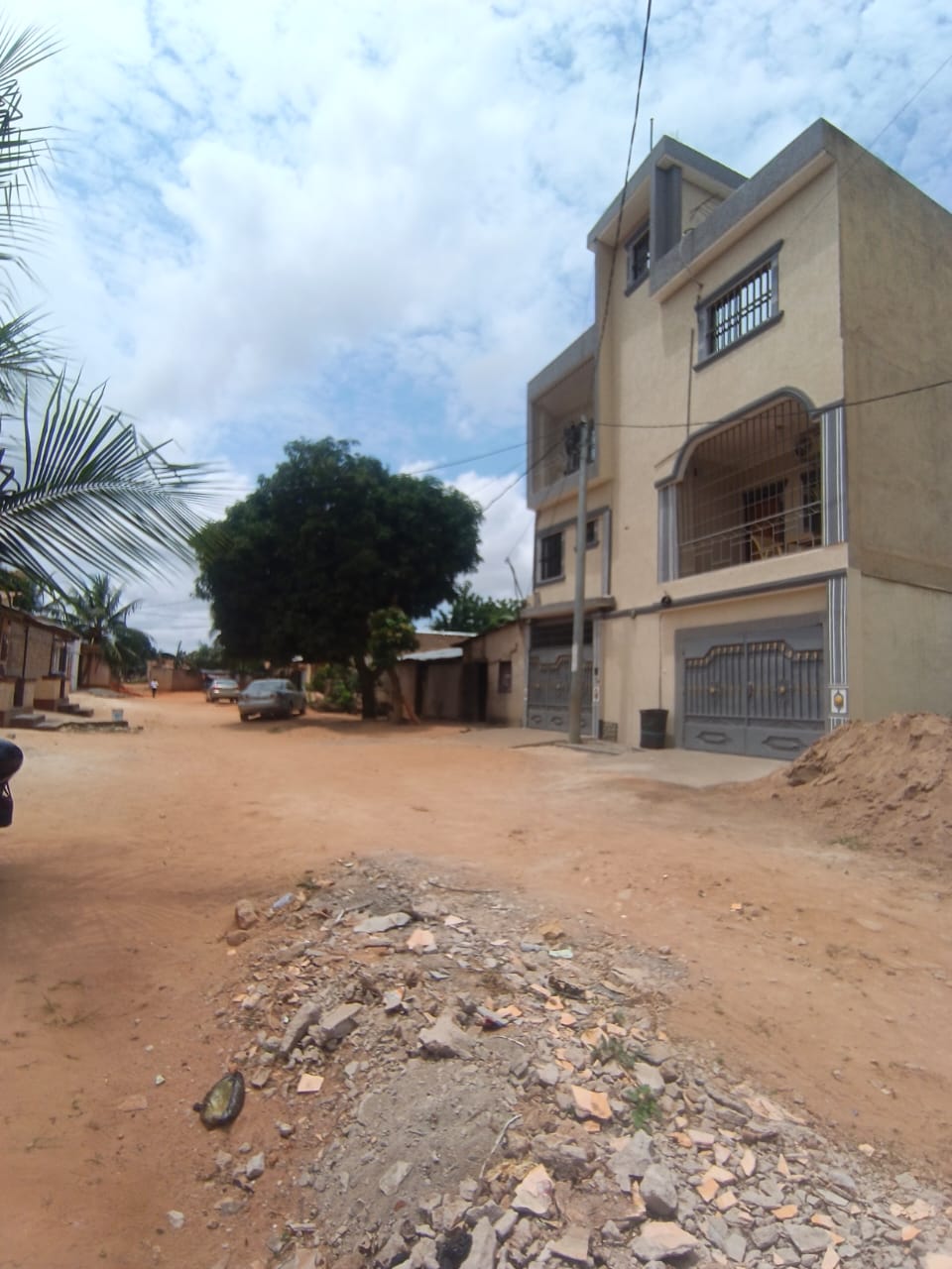 Terrain demi lot à vendre à Adidogomé Technocrate Massalasssi – 18 millions FCFA