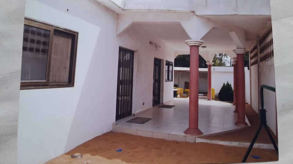 Villa 3 chambres à louer avec boutique et dépendance à Hédzranawoé Tsinga – 350 000 FCFA/mois