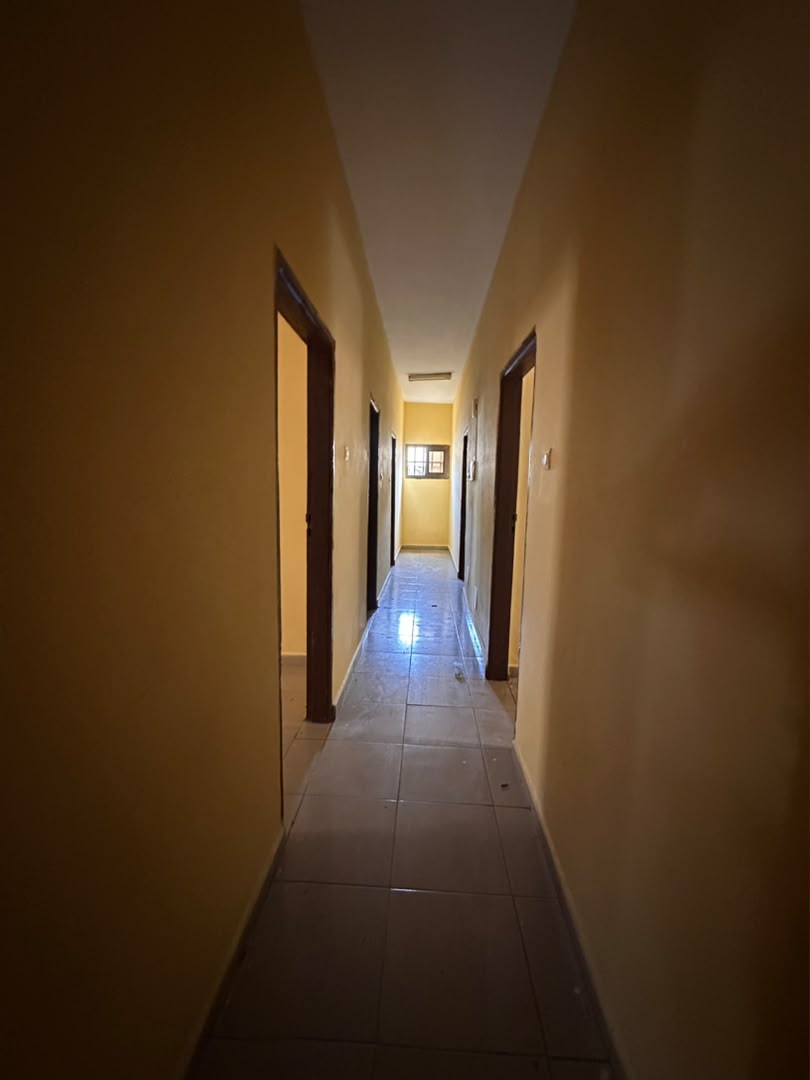 Villa de 4 chambres à louer à Agbalepedo non loin de la poste – 120 000 FCFA