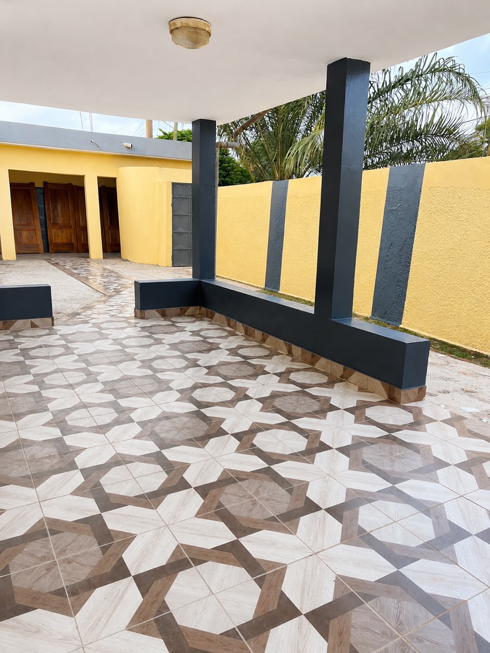 Villa 4 chambres à louer à Agoe Assiyéyé, près du carrefour Coolkatché