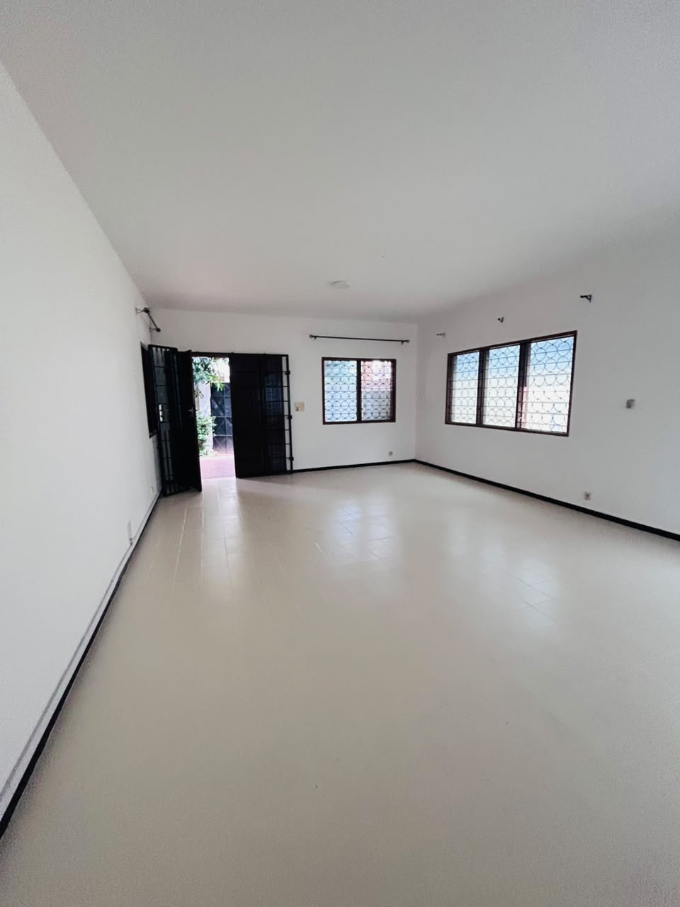 Villa 3 chambres en location à Adewui – 300 000 FCFA
