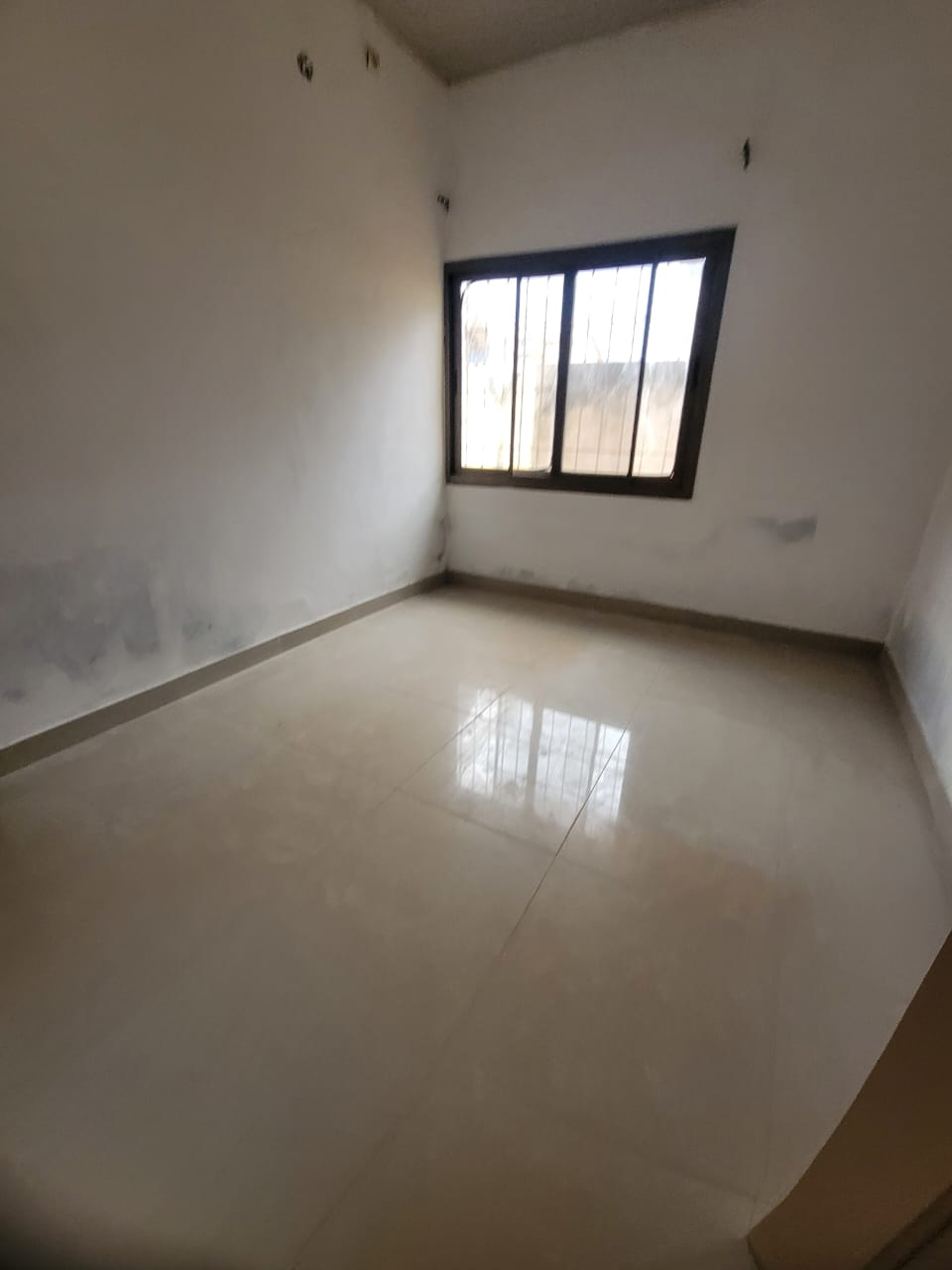 Appartement chambre salon à louer à Avédji Carrefour Y – 70 000 FCFA