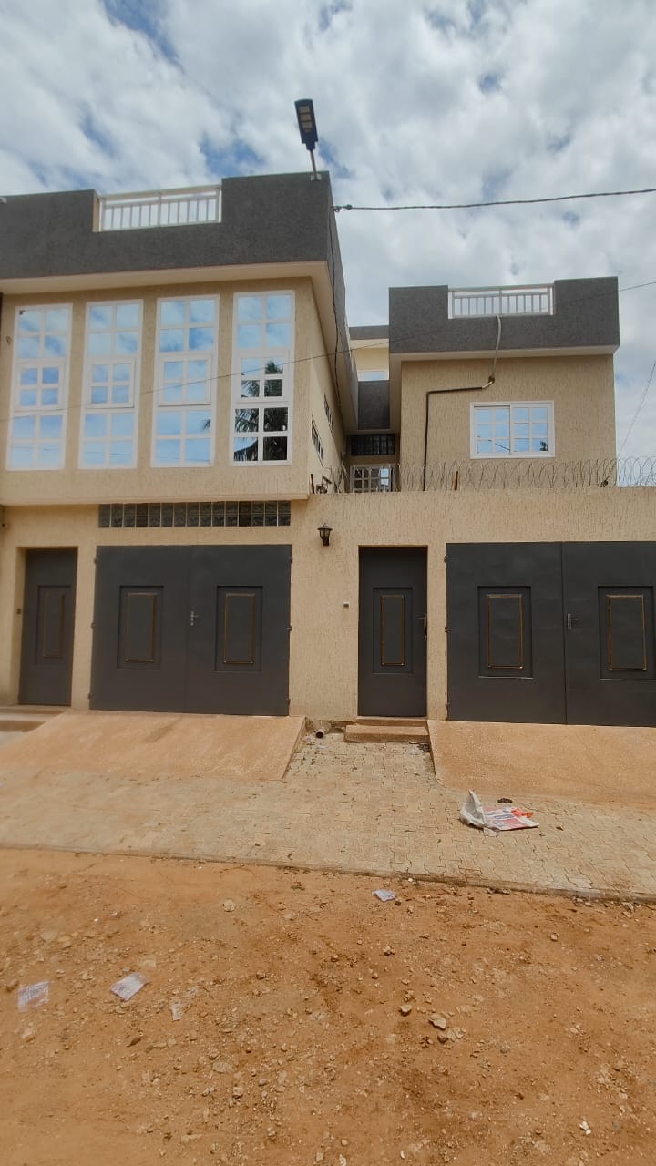 Villa 4 chambres à louer à Adidogomé yokoè kopegan – 250 000 FCFA