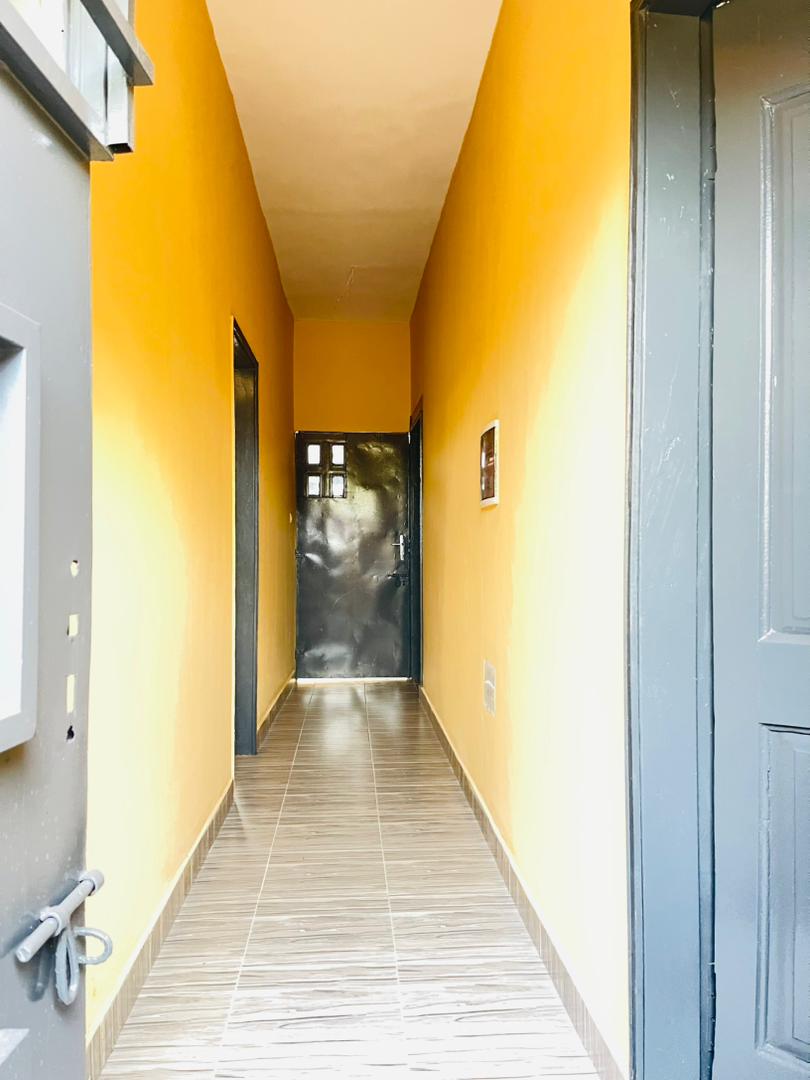 Appartement 2 chambres en location à Adidogomé Sagbado Logoté, 300m du goudron – 100000 FCFA/mois