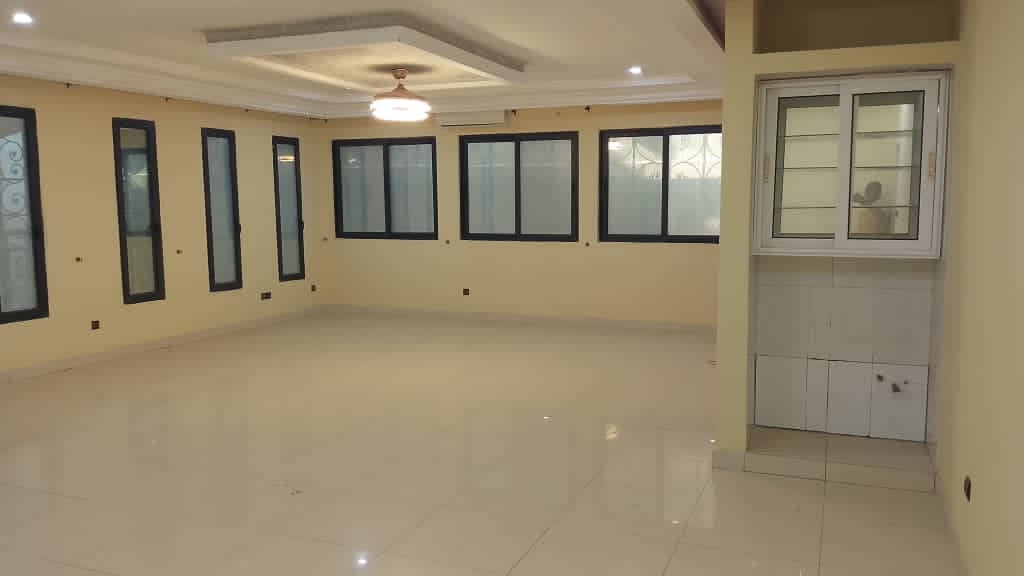 Villa duplex 11 chambres à louer à Adidogomé Wonyomé – 700 000 FCFA
