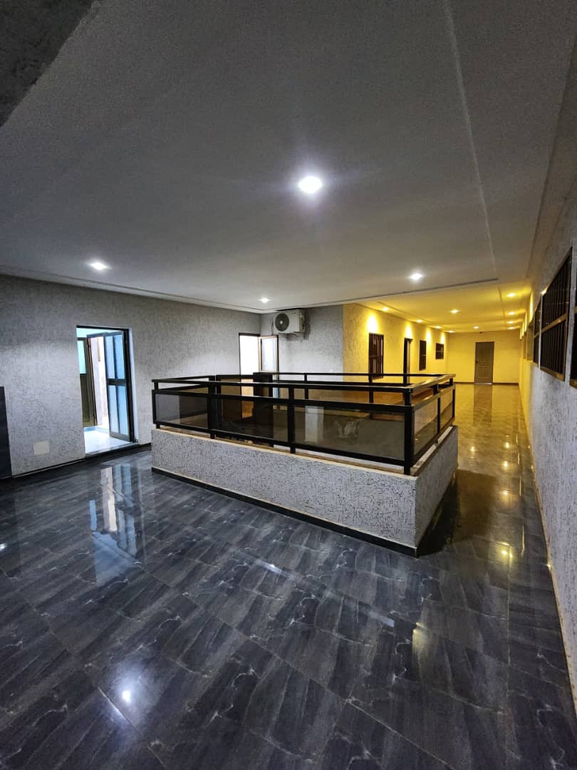 Villa duplex 5 chambres à louer proche du goudron à Togo 2000 – 600.000 FCFA/mois