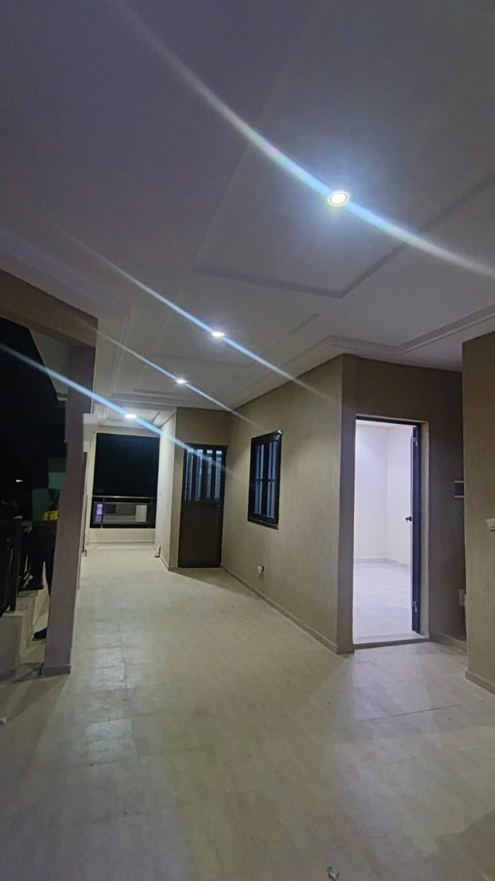 Appartement 2 chambres en location à Sagbado, bord du goudron – 150 000 FCFA/mois