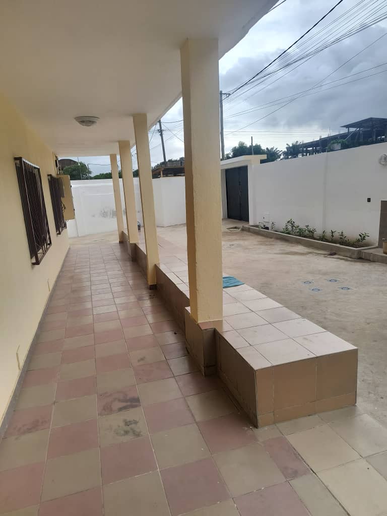 Appartement 4 chambres salon à louer à Sika Toyota – 250000 FCFA/mois