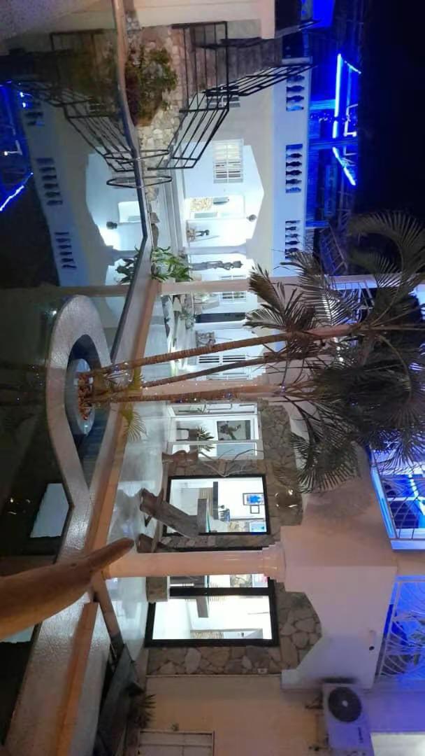 Appartement meublé 17 chambres de 600 m² en vente à Baguida Devego avec piscine – 500 millions FCFA
