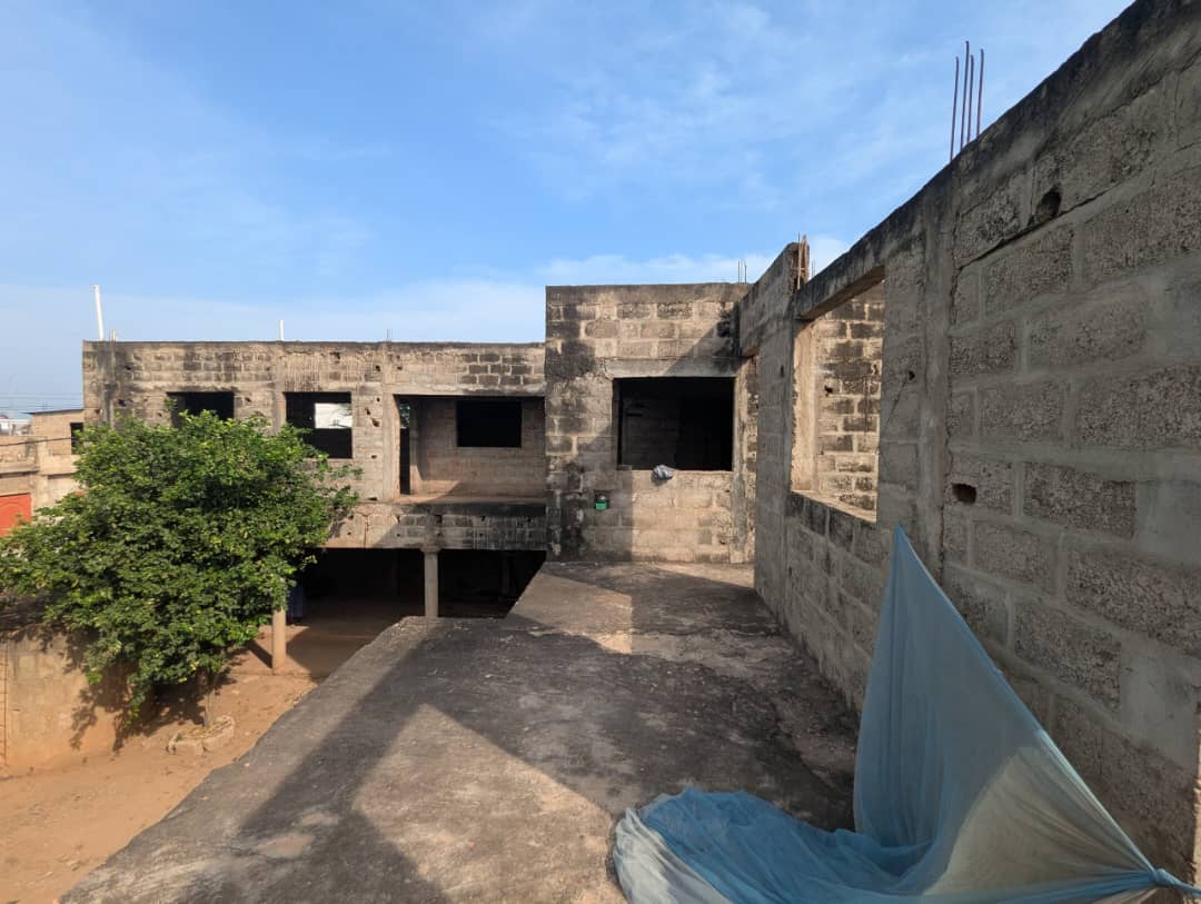 Villa inachevée en vente à Kégué Tigamé – 55 millions FCFA