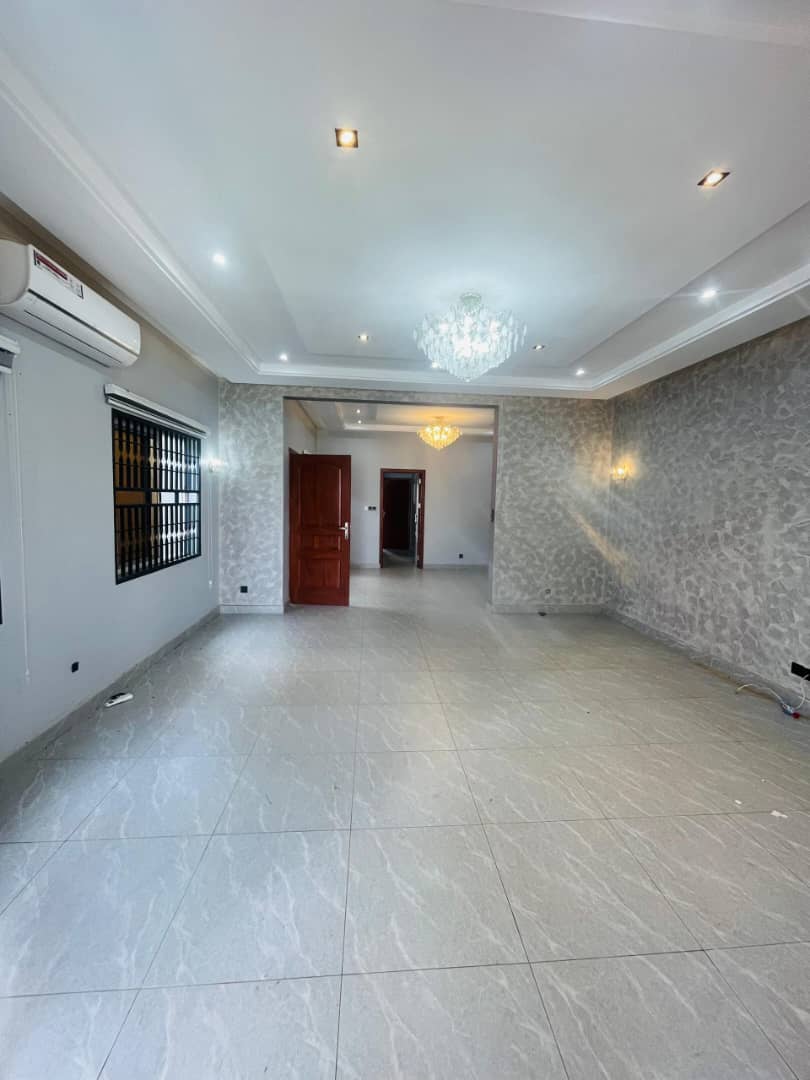 Villa duplex haut standing en location à Kégué Tsinga – 650000 FCFA