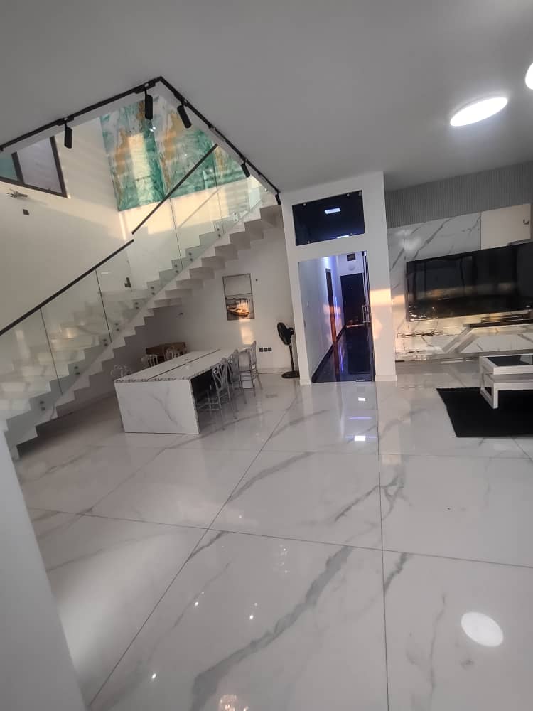 Villa duplex 3 chambres en location à Baguida – 1000000 FCFA