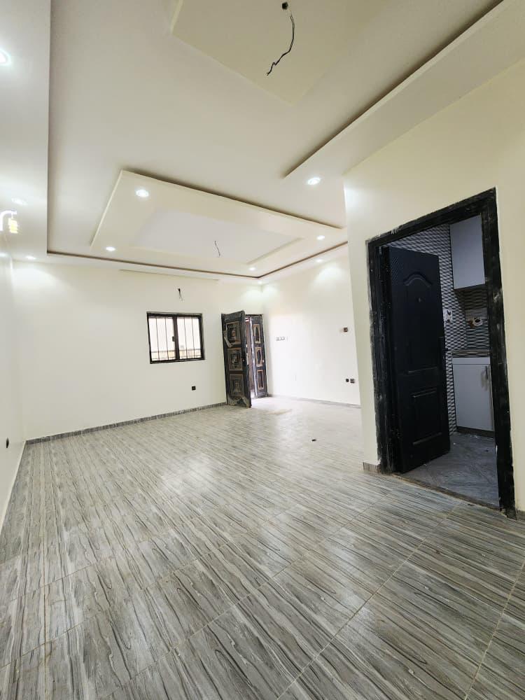 Appartement 2 chambres à louer à Kégué (150 m du goudron) – 80000 FCFA