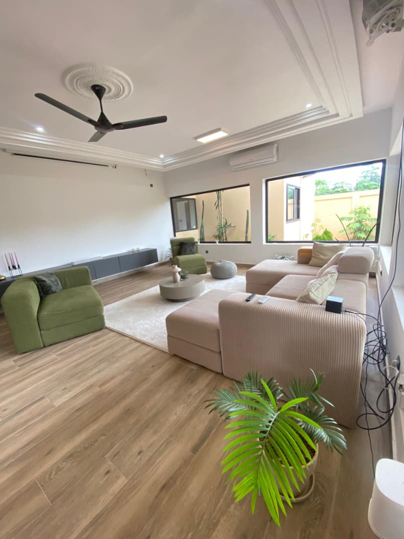 Villa R+1 en vente à Adidogomé sur 1 lot – 120 000 000 FCFA