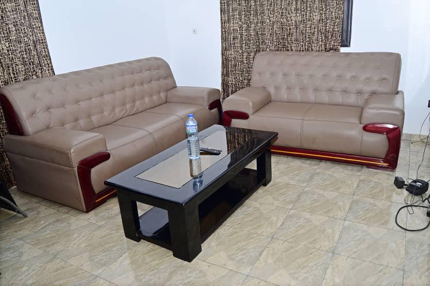 Villa meublée 2 chambres salon en location à Nukafu – 300 000 FCFA