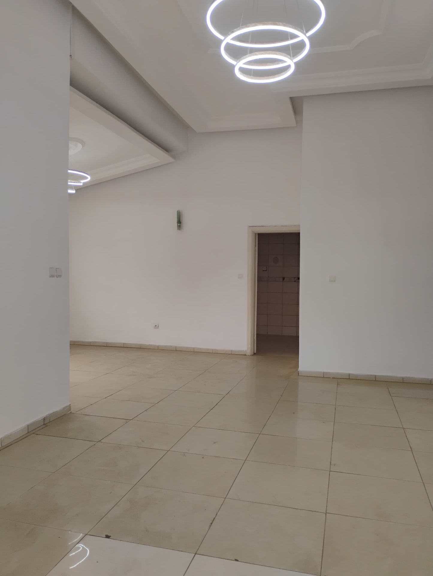Villa duplex 4 chambres en location à Nukafu Novissi – 400000 FCFA