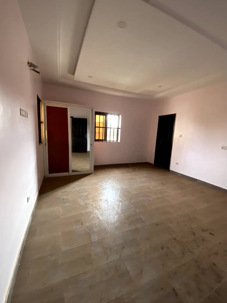 Villa duplex 5 chambres à louer à Sogbossito, proche du goudron - 650000 FCFA