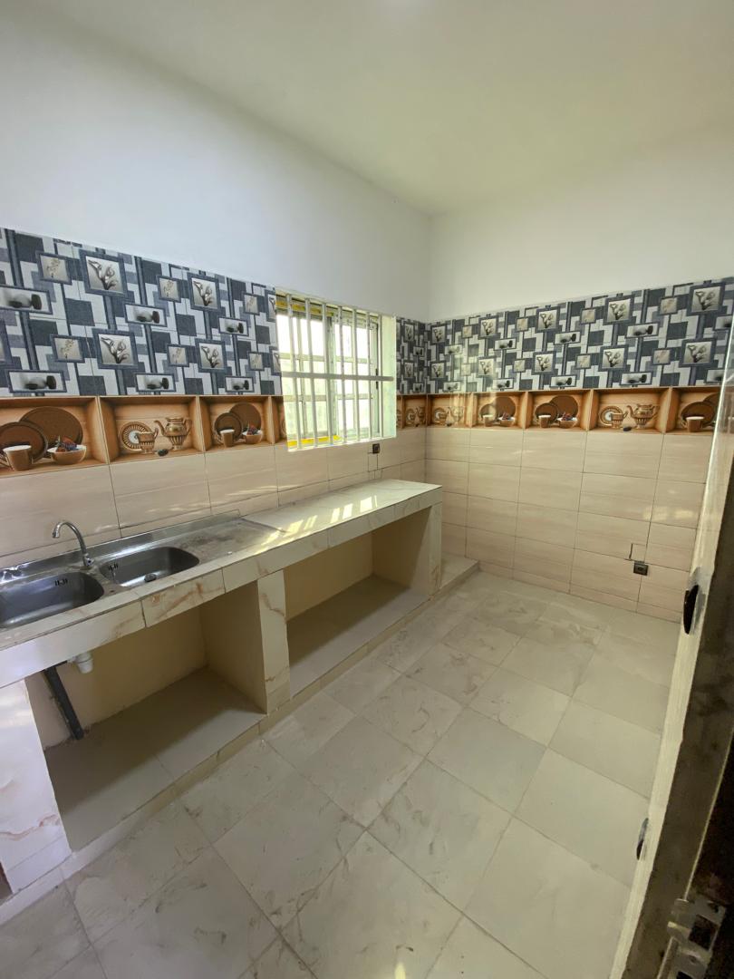 Maison 4 chambres à louer à Agbalépédo – 300 000 FCFA/mois