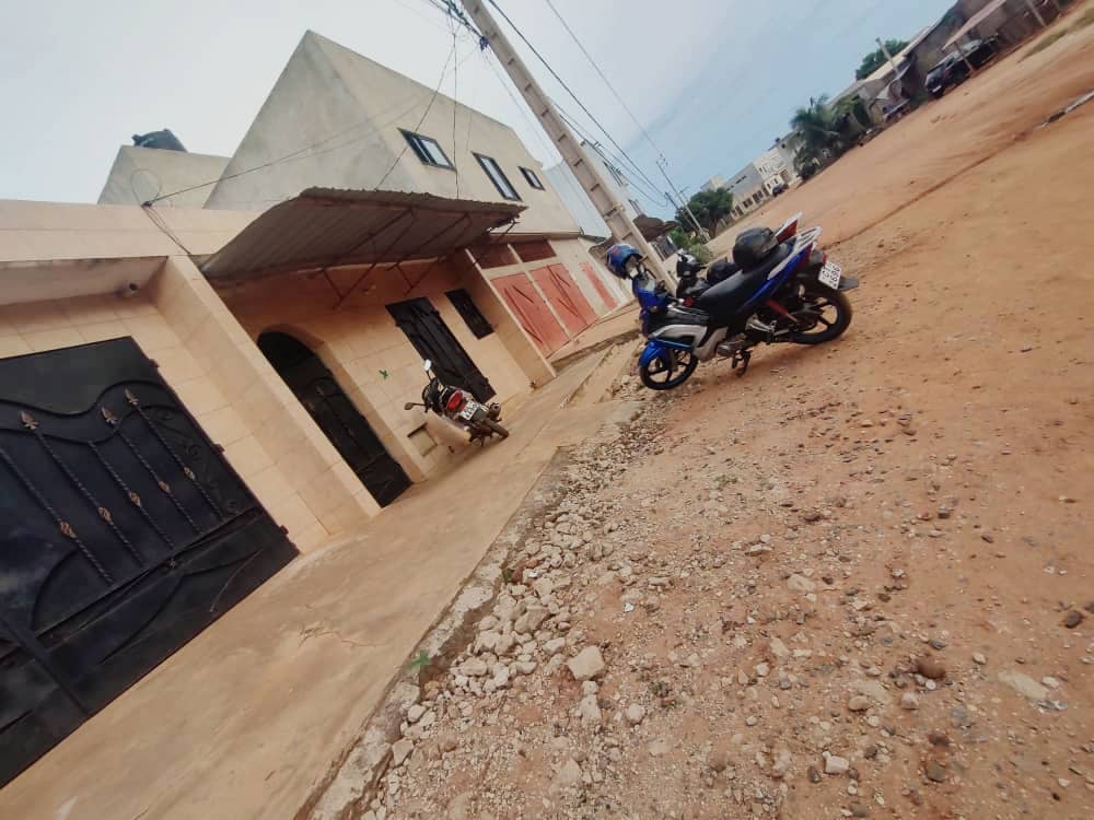 Maison en vente sur demi lot à Adidogomé Lankouvi – 25 millions FCFA