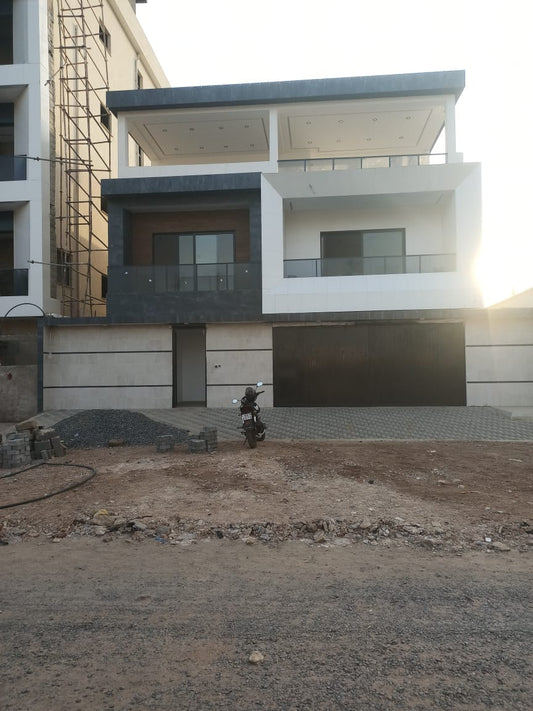 Villa 5 chambres en vente à Totsi – 240 millions FCFA