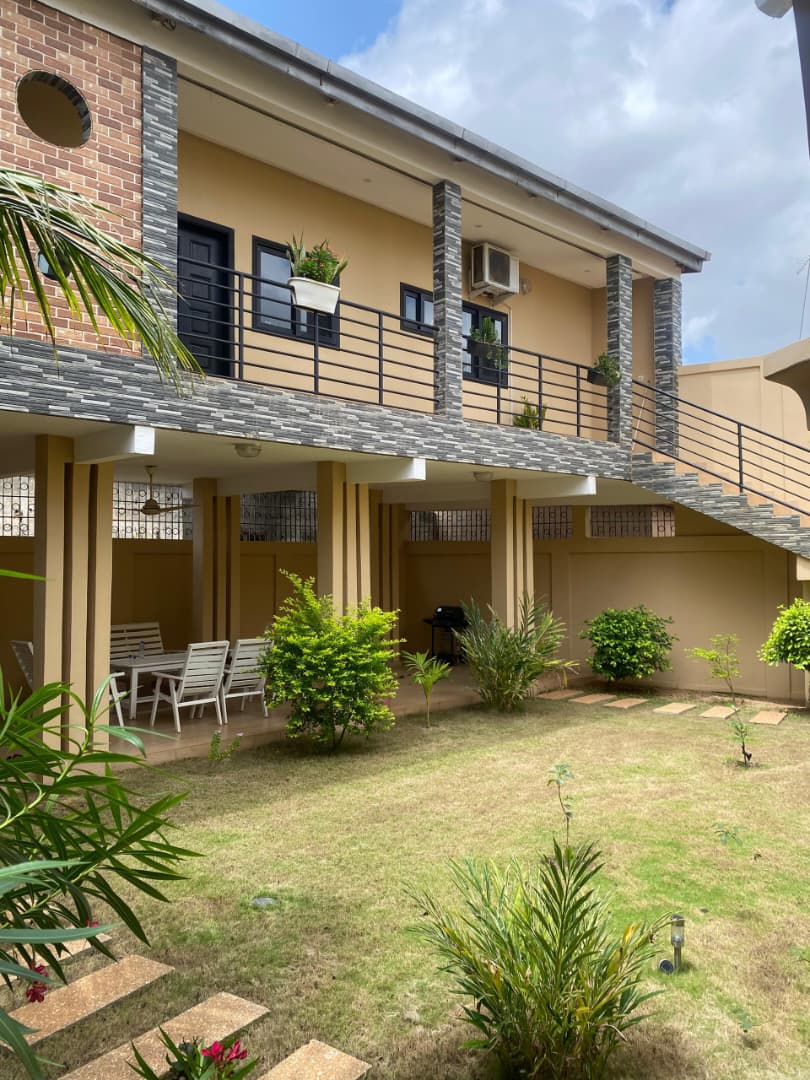 Villa R+1 en vente à Adidogomé sur 1 lot – 120 000 000 FCFA