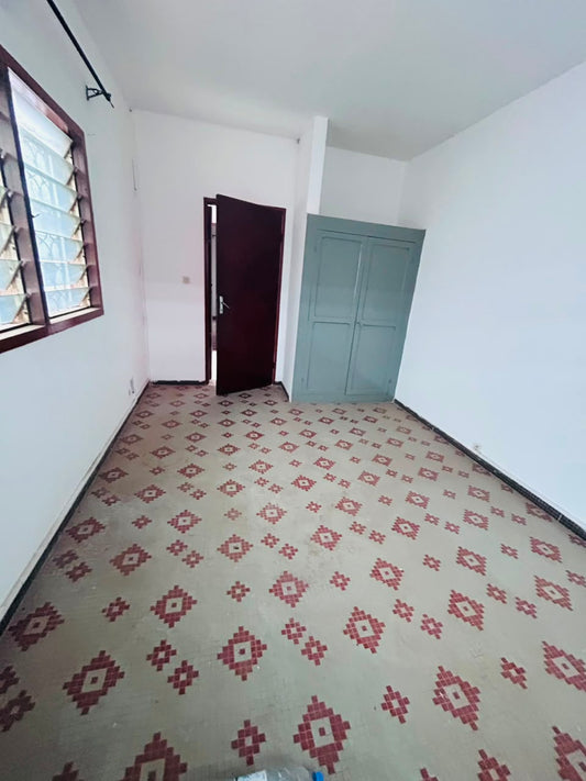 Villa 3 chambres à louer à Adewui Eamau – 300 000 FCFA