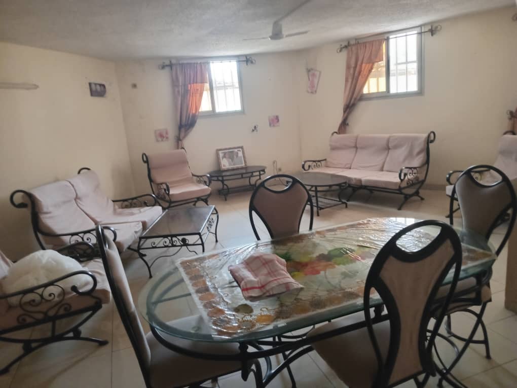 Villa 7 chambres sur un lot de 600 m² en vente à Tokoin Colombes de la Paix – 150 millions FCFA