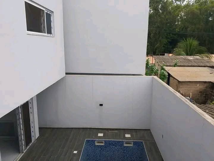 Villa duplex 5 chambres avec piscine à louer à Agbalépédo – 1,2 millions FCFA/mois