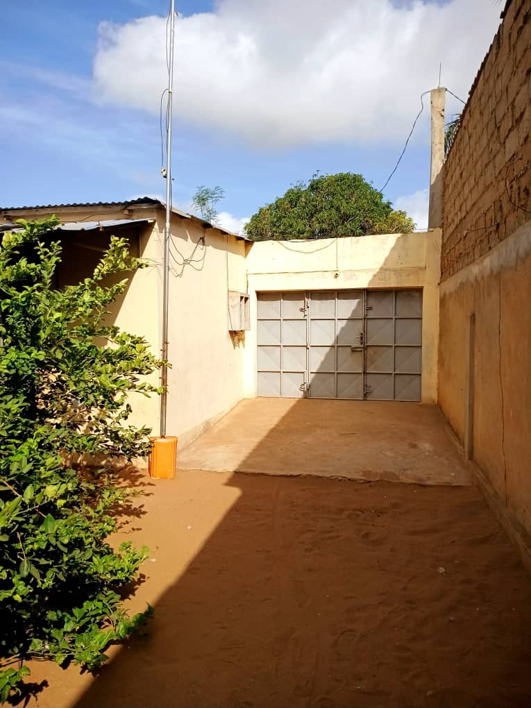 Maison en vente sur un demi lot à Hedjranawoé – 50 millions FCFA