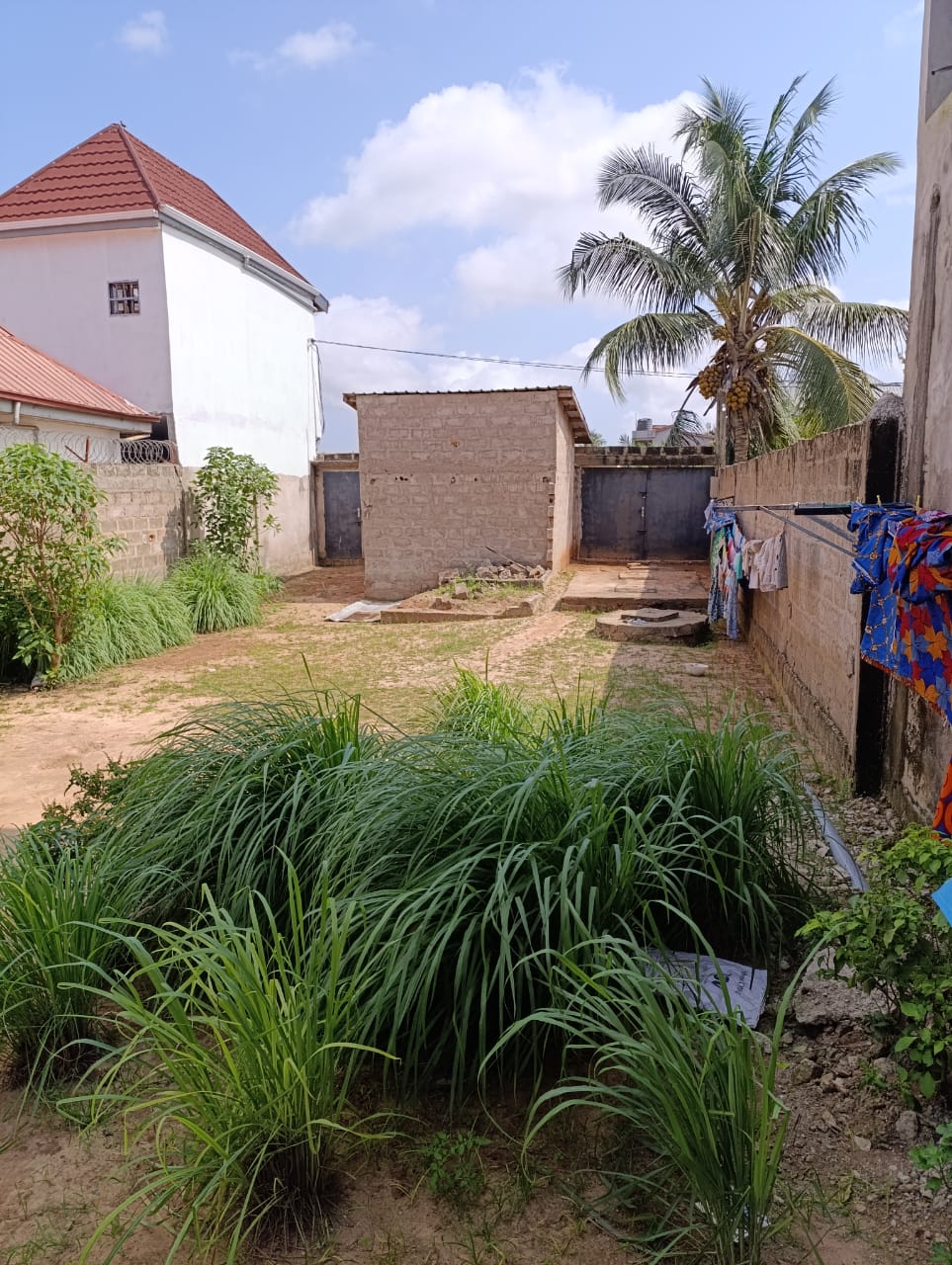 Maison 2 chambres avec boutique en vente à Agoè Nanegbe – 27 millions FCFA