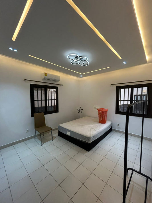 Villa duplex meublée 5 chambres en location à Avenou proche du goudron – 1 600 000 FCFA
