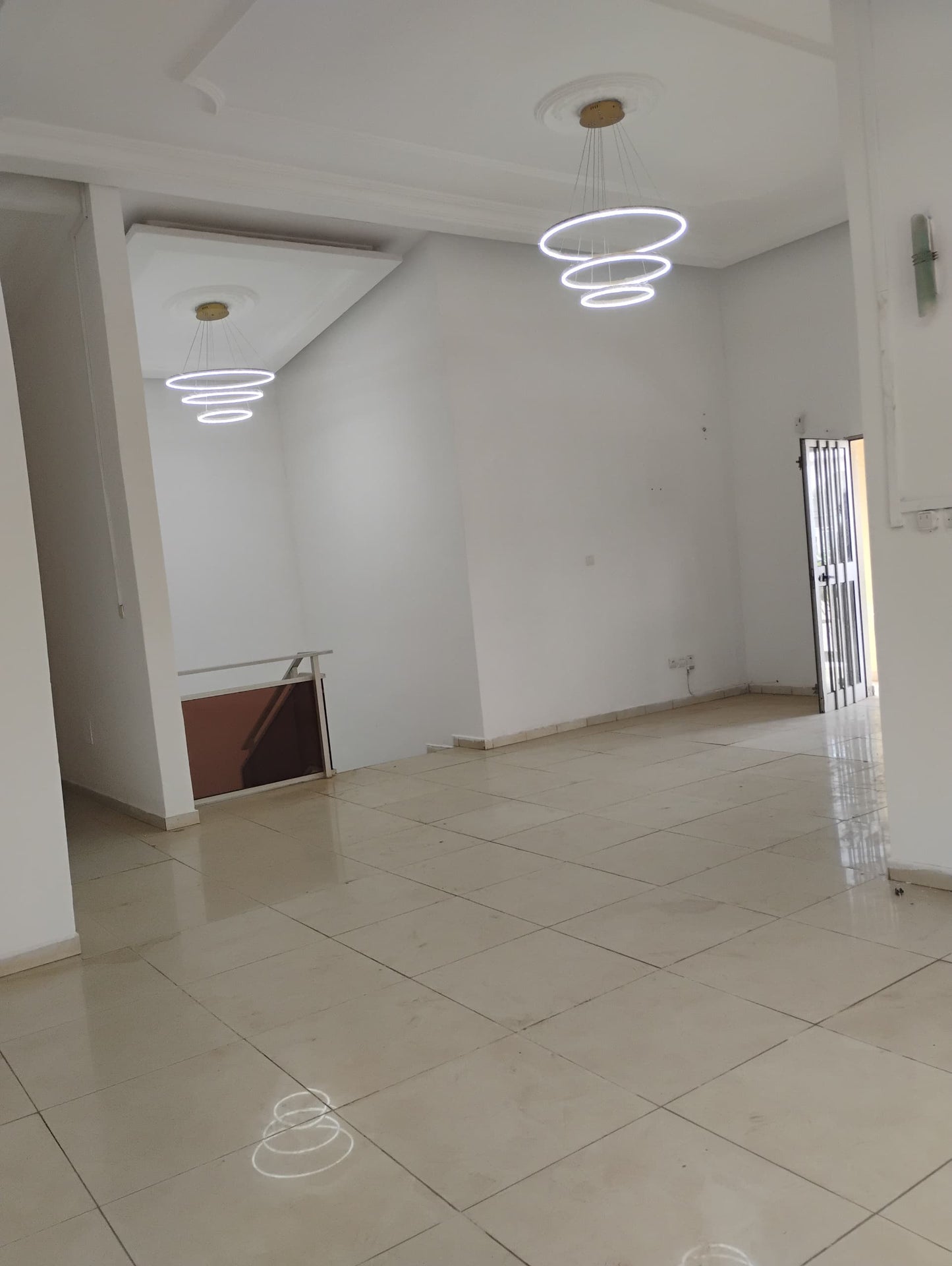 Villa duplex 4 chambres en location à Nukafu Novissi – 400000 FCFA