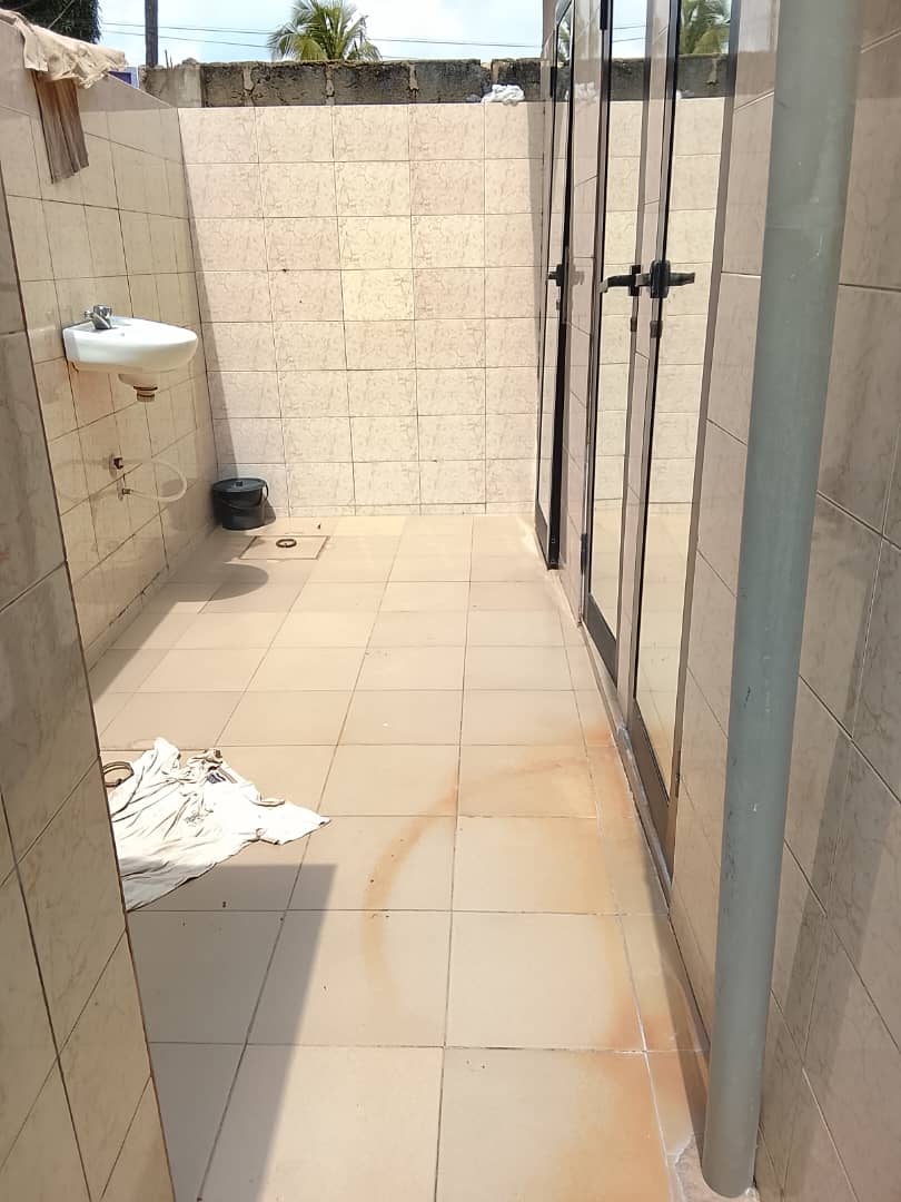Maison de location de 6 pièces sur 1 lot à Amadahome – 45.000.000 FCFA