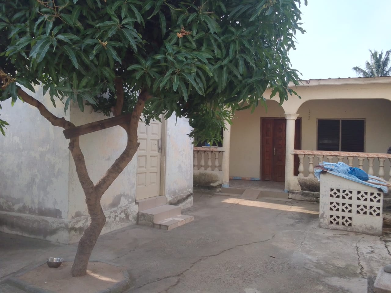 Maison 2 chambres à vendre sur demi lot à Agoe Ahonkpe/Belgique – 15 millions FCFA