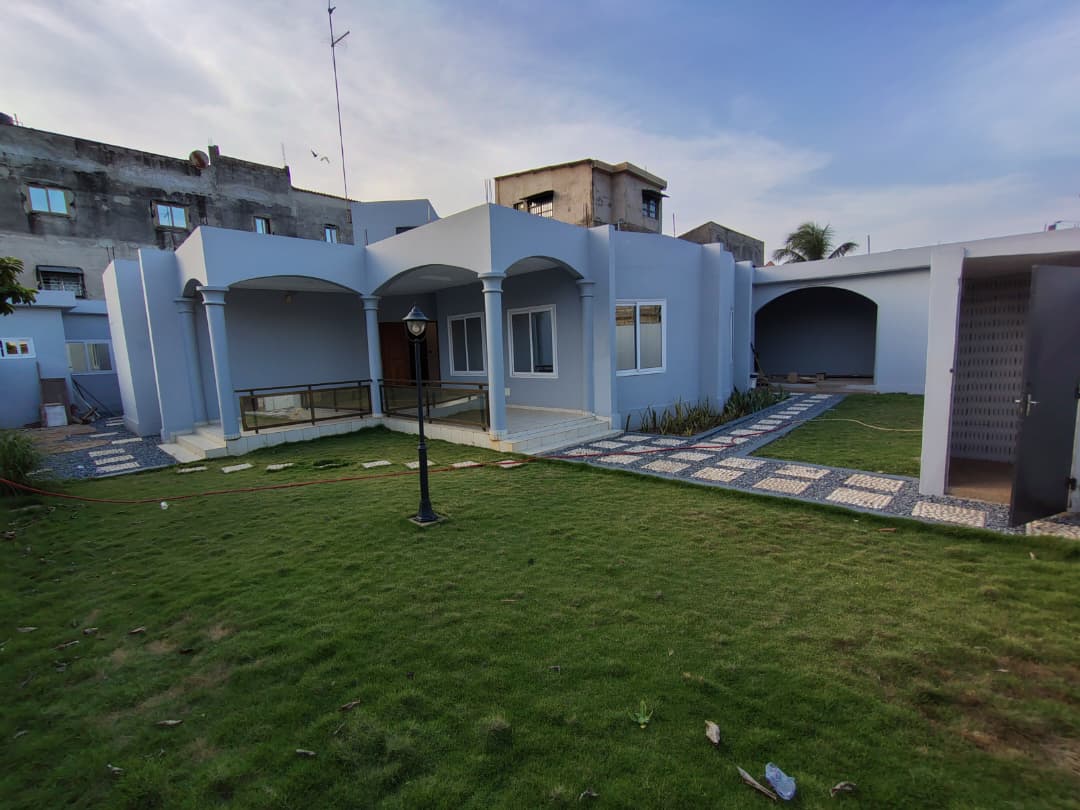Villa basse 4 chambres en location à Adidogomé derrière Cité Mokpokpo – 300 000 FCFA