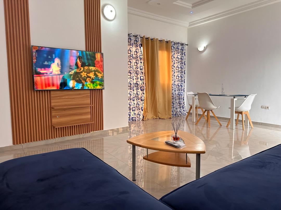 Appartement meublé chambre salon à louer à l'étage à Lomé Entreprise de l'union – 270000 FCFA