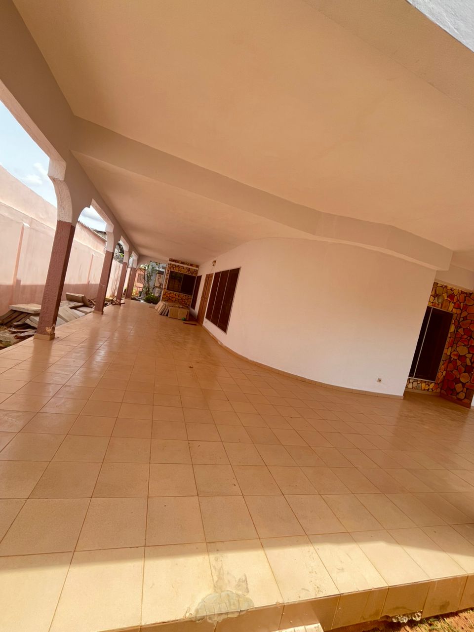 Villa 4 chambres à louer à Totsi TK – 350 000 FCFA